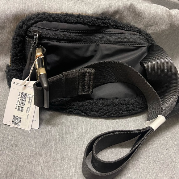 lululemon athletica Black Crossbody Bag - Picture 2 of 3